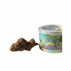 Boîte de conserve de la fleur de CBD Amnésia avec boîte et fleur côte à côte